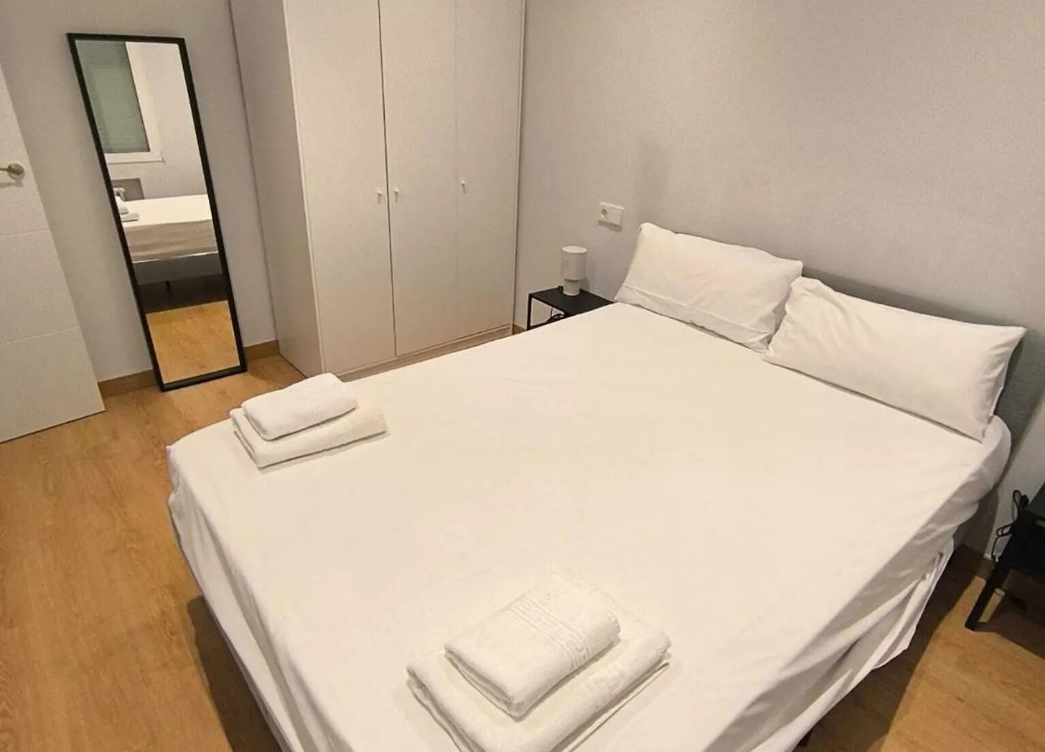 Chamartin City Rooms - Cozy Stay In Central Madrid Apartment